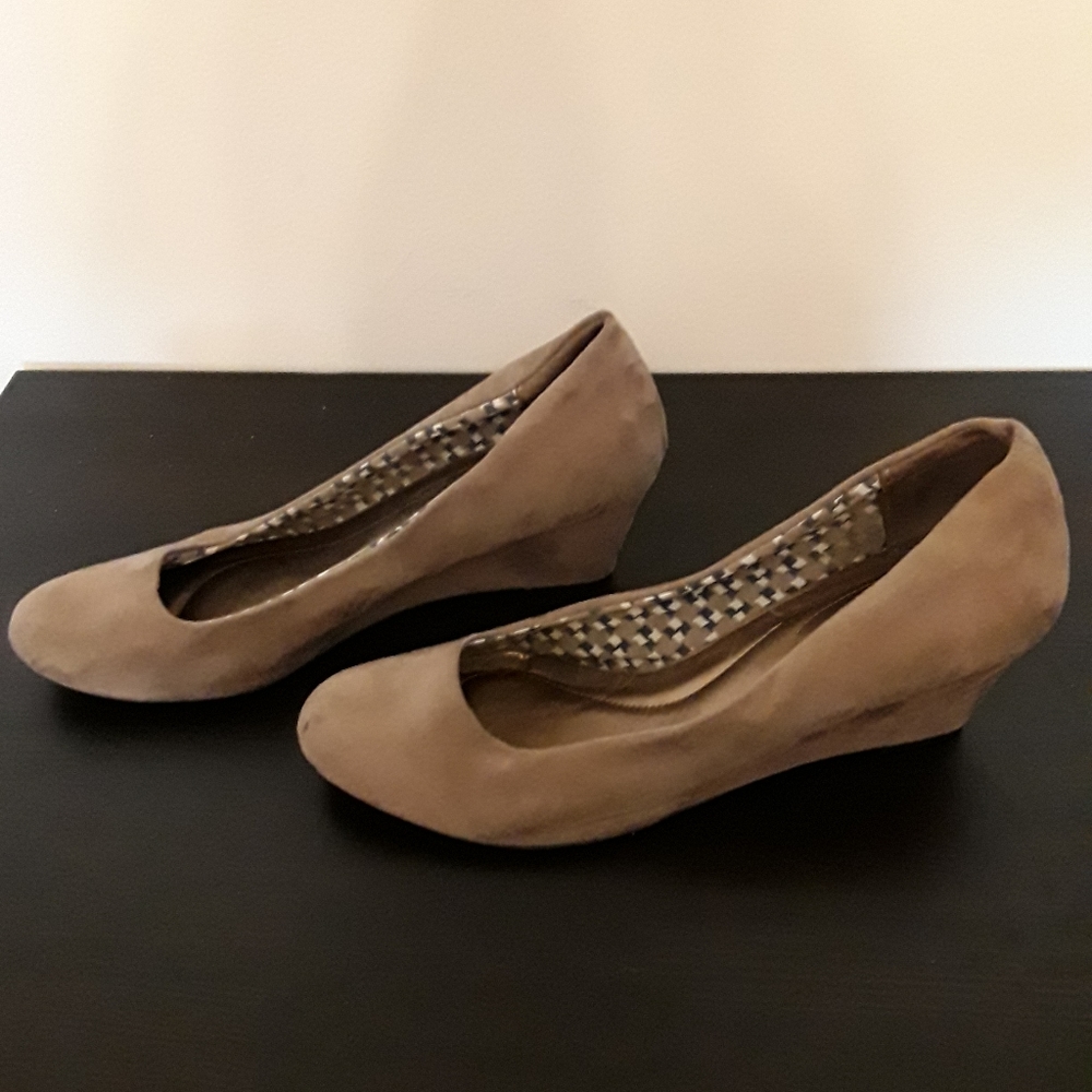 Tan wedges